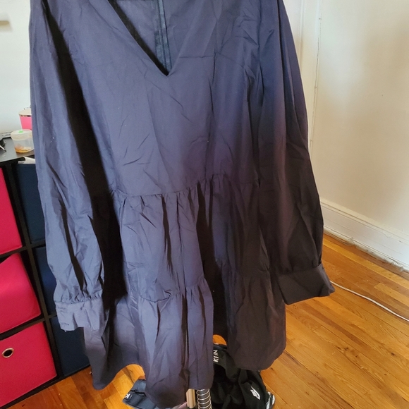 ASOS DESIGN Curve tiered cotton smock mini dress with long sleeves - Picture 3 of 3